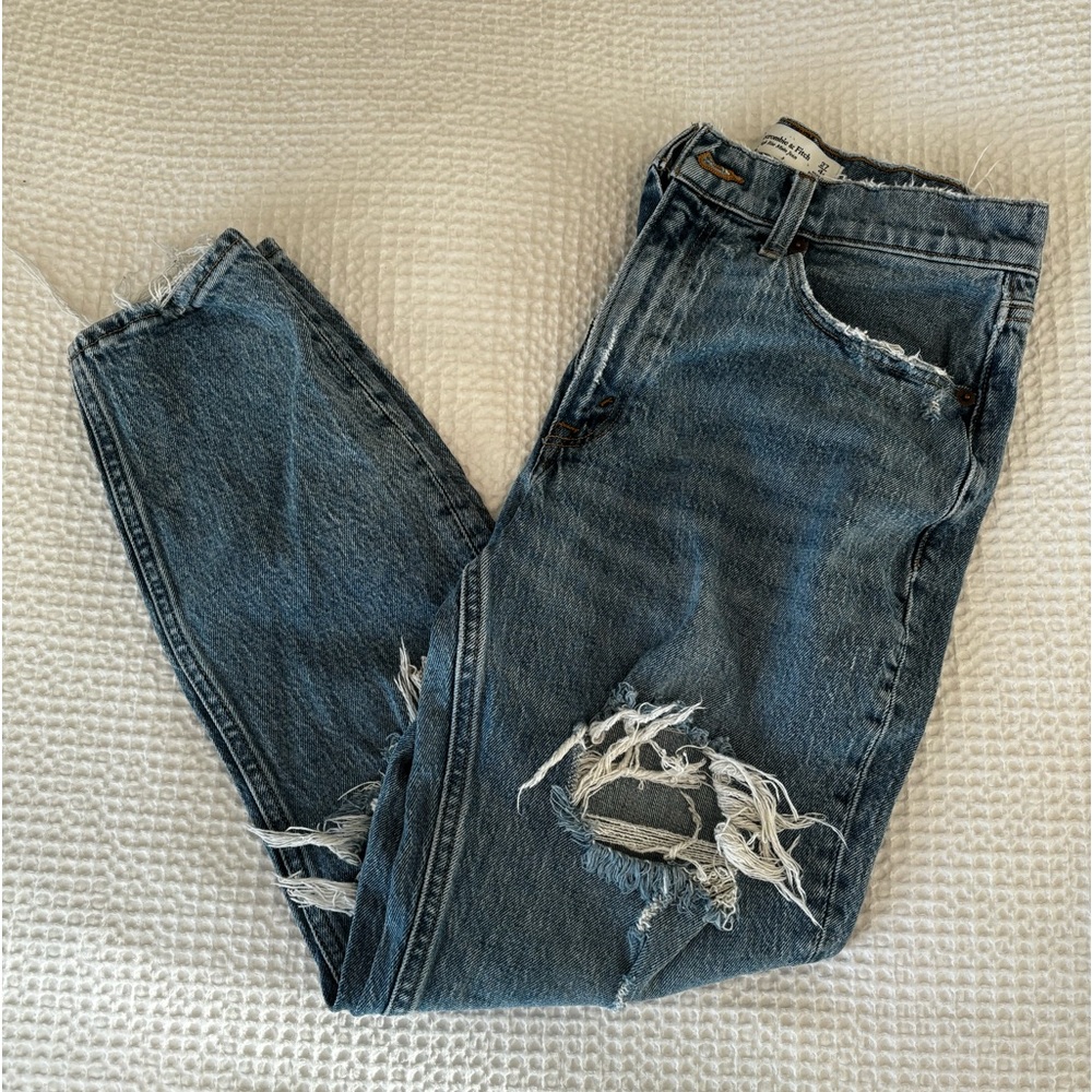 Abrecrombie High Rise Mom Jeans